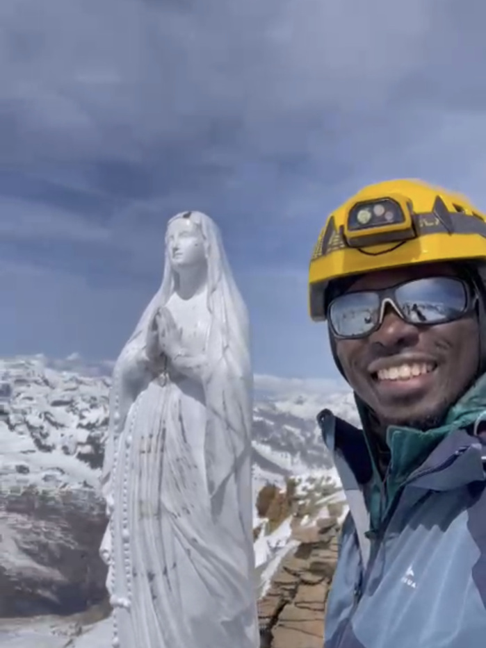 Alpinisme : Après le Mont-blanc et le Kilimandjaro, Mouhamed Tounkara a escaladé les 4061 mètres du Grand Paradiso ! Alpinisme : Après le Mont-blanc et le Kilimandjaro, Mouhamed Tounkara a escaladé les 4061 mètres du Grand Paradiso !