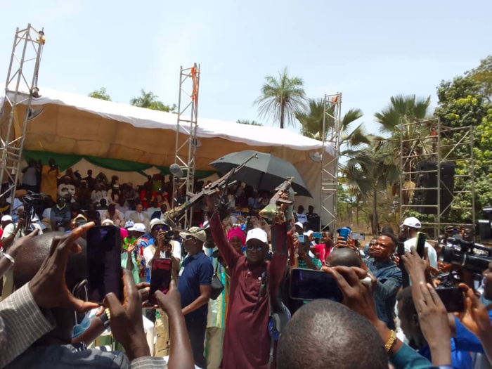 Crise armée en Casamance : Le camp de Diakaye dépose les armes et signe l’accord de paix Crise armée en Casamance : Le camp de Diakaye dépose les armes et signe l’accord de paix