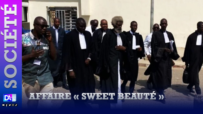 Ouverture du procès « Sweet Beauté » : Me Ciré Clédor Ly avocat de Sonko présent dans la salle avec d’autres membres du pool Ouverture du procès « Sweet Beauté » : Me Ciré Clédor Ly avocat de Sonko présent dans la salle avec d’autres membres du pool