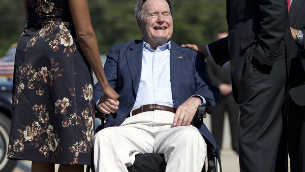 George H.W. Bush hospitalisé à Houston
