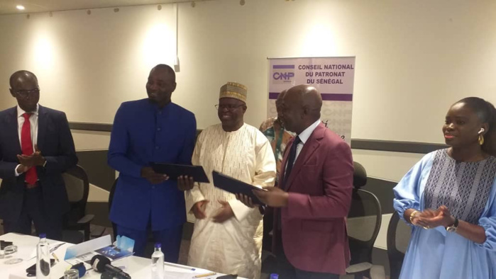 Made in Sénégal : le CNP et l’UNCM s’associent pour promouvoir le « savoir faire Sénégalais, produire Sénégalais et consommer Sénégalais » Made in Sénégal : le CNP et l’UNCM s’associent pour promouvoir le « savoir faire Sénégalais, produire Sénégalais et consommer Sénégalais »