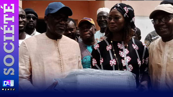 Kahone: Le directeur général de la Senelec Pape Demba Bitèye visite les chantiers d'un poste électrique de 400 KVA et remet 130 lampadaires. Kahone: Le directeur général de la Senelec Pape Demba Bitèye visite les chantiers d'un poste électrique de 400 KVA et remet 130 lampadaires.