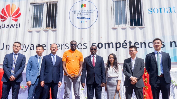 LE HUAWEI DIGITRUCK ACCOMPAGNE LA SEMAINE DU NUMERIQUE « SÉNÉGAL CONNECT » LE HUAWEI DIGITRUCK ACCOMPAGNE LA SEMAINE DU NUMERIQUE « SÉNÉGAL CONNECT »