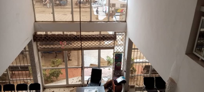 Manifestations à Kaolack : Le siège de la Senelec caillassé par des manifestants. Manifestations à Kaolack : Le siège de la Senelec caillassé par des manifestants.