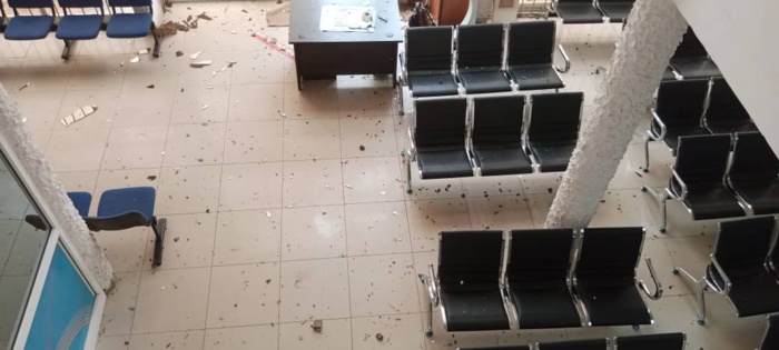 Manifestations à Kaolack : Le siège de la Senelec caillassé par des manifestants. Manifestations à Kaolack : Le siège de la Senelec caillassé par des manifestants.