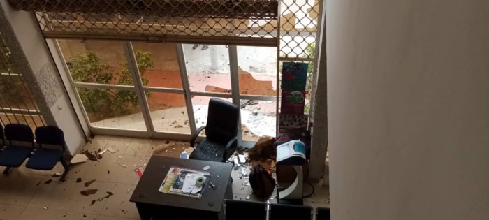Manifestations à Kaolack : Le siège de la Senelec caillassé par des manifestants. Manifestations à Kaolack : Le siège de la Senelec caillassé par des manifestants.