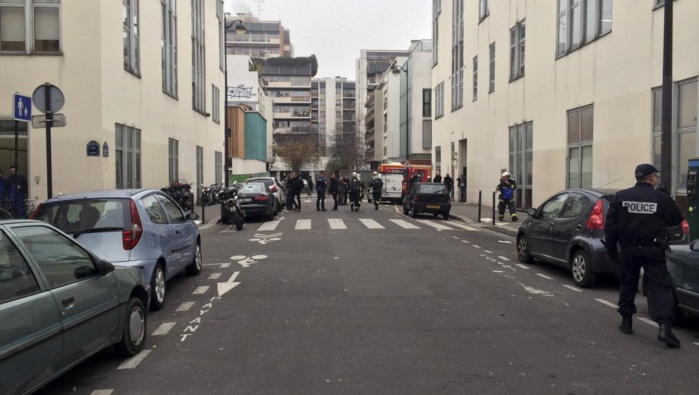 Attaque au siège de «Charlie Hebdo»: 11 morts, François Hollande dénonce un «attentat terroriste»