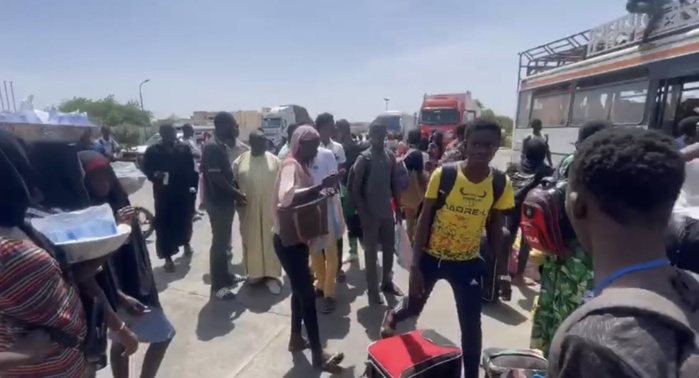 IMAGES) BAMBEY - Des étudiants revenus de Ziguinchor saluent la diligence de leur bienfaiteur El Hadj Dia IMAGES) BAMBEY - Des étudiants revenus de Ziguinchor saluent la diligence de leur bienfaiteur El Hadj Dia