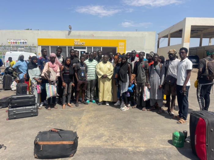 IMAGES) BAMBEY - Des étudiants revenus de Ziguinchor saluent la diligence de leur bienfaiteur El Hadj Dia IMAGES) BAMBEY - Des étudiants revenus de Ziguinchor saluent la diligence de leur bienfaiteur El Hadj Dia