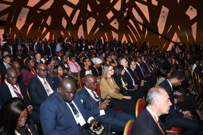CEO FORUM ABIDJAN 2023 : Le DG de l'Apix, le docteur Abdoulaye Baldé décline les ambitions de la ville de Diamniadio et ses extensions.. CEO FORUM ABIDJAN 2023 : Le DG de l'Apix, le docteur Abdoulaye Baldé décline les ambitions de la ville de Diamniadio et ses extensions..