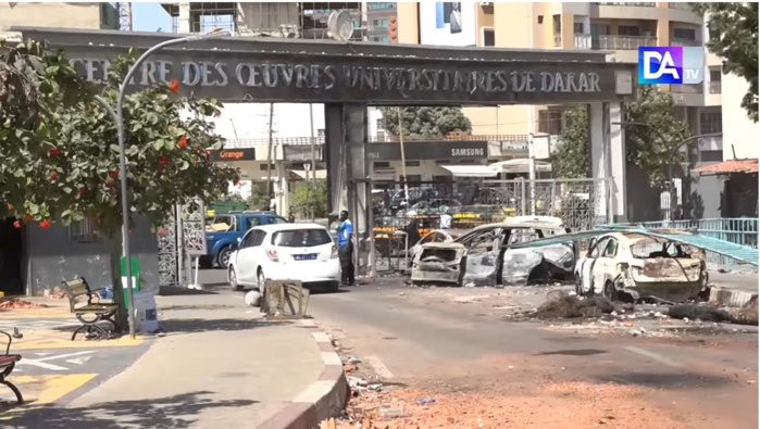LA DÉMOCRATIE SÉNÉGALAISE SOUS LA MENACE DE LA PENSÉE UNIQUE (Par Amadou B Sarr) LA DÉMOCRATIE SÉNÉGALAISE SOUS LA MENACE DE LA PENSÉE UNIQUE (Par Amadou B Sarr)