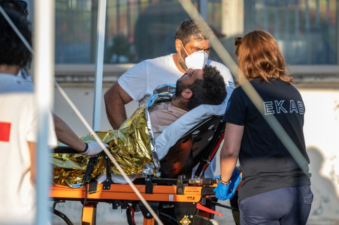 Grèce: les recherches se poursuivent après le naufrage d'un bateau de migrants