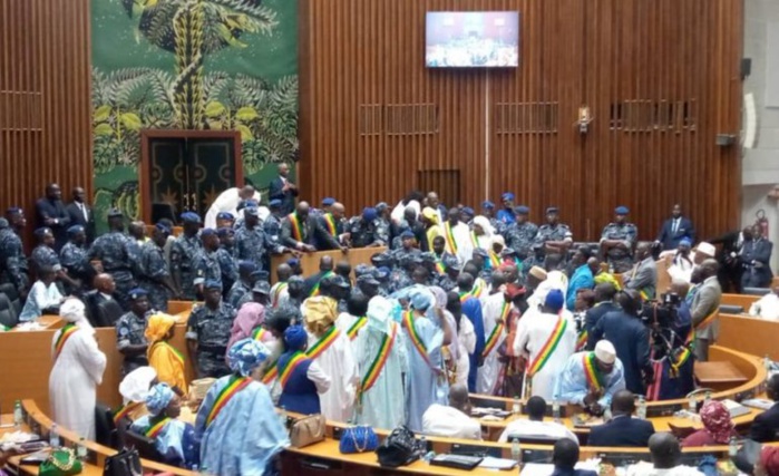 Fin d’année parlementaire : Retour sur une session unique au Sénégal avec une opposition ragaillardie Fin d’année parlementaire : Retour sur une session unique au Sénégal avec une opposition ragaillardie