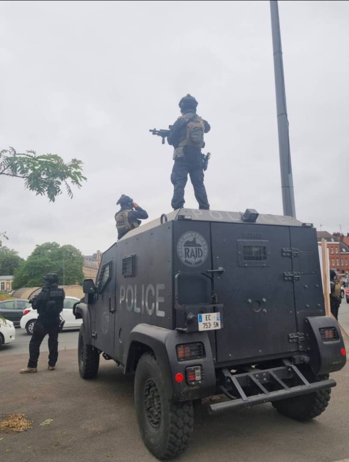 Après le Sénégal, l'État français déploie des unités d'élite dont le RAID, le GIGN et la BRI pour le maintien de l'ordre Après le Sénégal, l'État français déploie des unités d'élite dont le RAID, le GIGN et la BRI pour le maintien de l'ordre