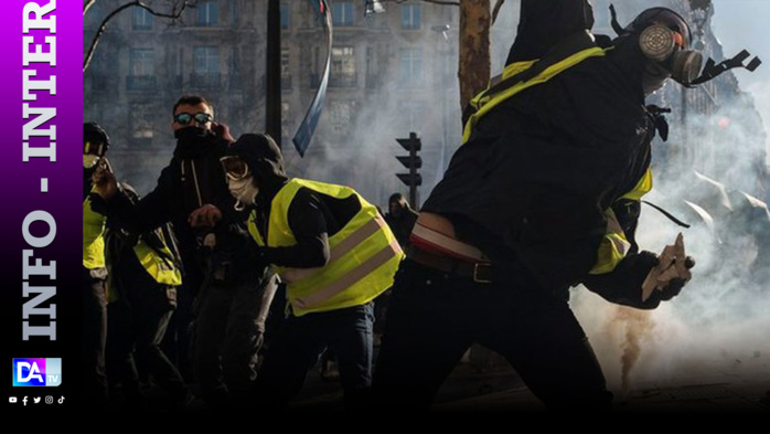 France : À Lorient, des civils "anticasseurs" interpellent des émeutiers pour les présenter aux forces de l’ordre, des tirs de mortiers d’artifice en Bretagne