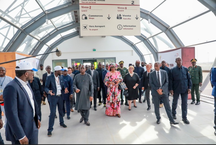 Cérémonie de réception du Terminus de la gare TER-AIBD: " De 15 trains à la première phase..., nous passerons à 22 trains dans la 2e phase...Notre ambition, c’est que le TER aille encore plus loin pour desservir d’autres localités"( Macky Sall) Cérémonie de réception du Terminus de la gare TER-AIBD: " De 15 trains à la première phase..., nous passerons à 22 trains dans la 2e phase...Notre ambition, c’est que le TER aille encore plus loin pour desservir d’autres localités"( Macky Sall)