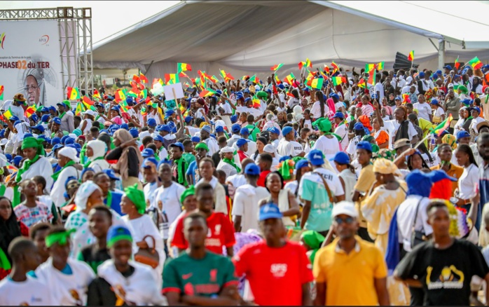 Cérémonie de réception du Terminus de la gare TER-AIBD: " De 15 trains à la première phase..., nous passerons à 22 trains dans la 2e phase...Notre ambition, c’est que le TER aille encore plus loin pour desservir d’autres localités"( Macky Sall) Cérémonie de réception du Terminus de la gare TER-AIBD: " De 15 trains à la première phase..., nous passerons à 22 trains dans la 2e phase...Notre ambition, c’est que le TER aille encore plus loin pour desservir d’autres localités"( Macky Sall)