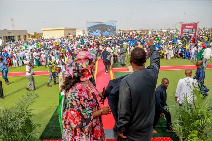 Cérémonie de réception du Terminus de la gare TER-AIBD: " De 15 trains à la première phase..., nous passerons à 22 trains dans la 2e phase...Notre ambition, c’est que le TER aille encore plus loin pour desservir d’autres localités"( Macky Sall) Cérémonie de réception du Terminus de la gare TER-AIBD: " De 15 trains à la première phase..., nous passerons à 22 trains dans la 2e phase...Notre ambition, c’est que le TER aille encore plus loin pour desservir d’autres localités"( Macky Sall)