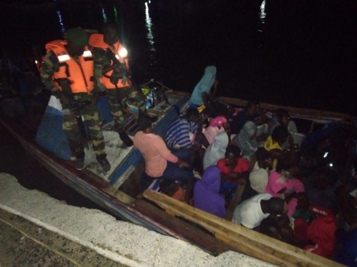 Immigration irrégulière : la marine nationale intercepte une pirogue avec ses 71 passagers.