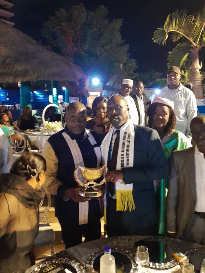 Calebasses de l'Excellence Awards / Samba Ndiaye distingué : " Une fois que les voies seront disponibles avec l'accompagnement des autorités étatiques...nous allons faire klaxonner le train". Calebasses de l'Excellence Awards / Samba Ndiaye distingué : " Une fois que les voies seront disponibles avec l'accompagnement des autorités étatiques...nous allons faire klaxonner le train".