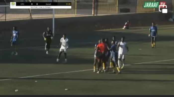 Échauffourées au stade Ibrahima Boye de Guediawye : La FSF suspend provisoirement l’homologation et préconise des huis clos… Échauffourées au stade Ibrahima Boye de Guediawye : La FSF suspend provisoirement l’homologation et préconise des huis clos…