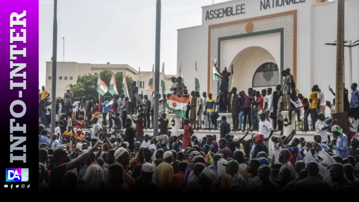 Niger: une centaine de ressortissants français attendent leur évacuation à l'aéroport de Niamey