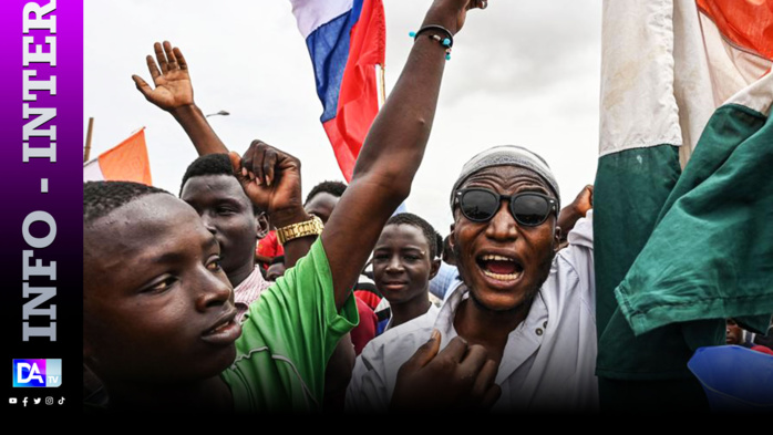 Niger : des milliers de partisans du régime militaire rassemblés près de la base française à Niamey Niger : des milliers de partisans du régime militaire rassemblés près de la base française à Niamey