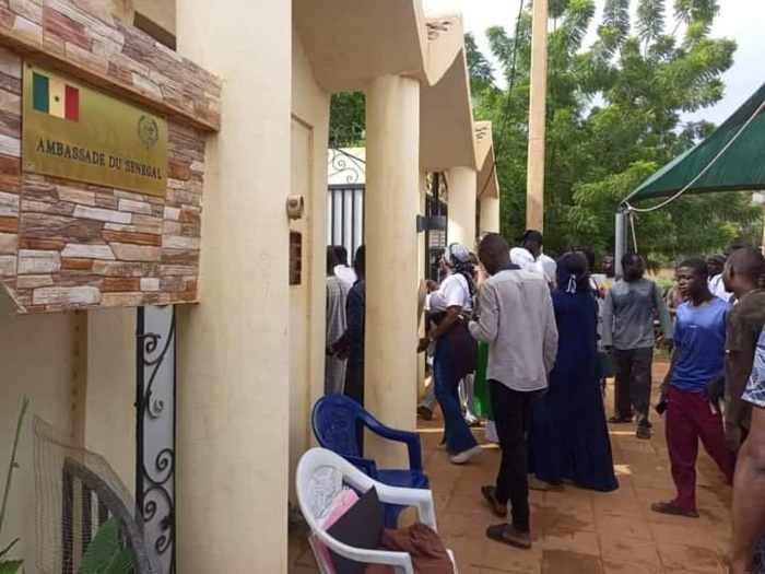 Attaque militaire de la CEDEAO au Niger : « le Président Macky Sall doit penser aux sénégalais vivants au Niger » (Marcheurs Sénégalais) Attaque militaire de la CEDEAO au Niger : « le Président Macky Sall doit penser aux sénégalais vivants au Niger » (Marcheurs Sénégalais)