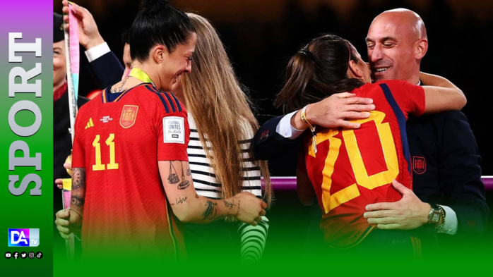 Football : Le président de la fédération espagnole sous le coup d’une enquête de la FIFA, après son baiser sur une joueuse… Football : Le président de la fédération espagnole sous le coup d’une enquête de la FIFA, après son baiser sur une joueuse…