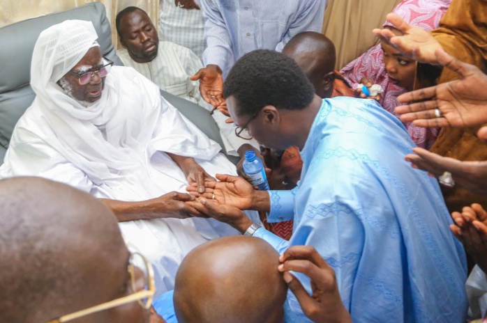 Visite à Touba : Le Khalife général des mourides a prié pour Mamadou Kassé de la SICAP SA Visite à Touba : Le Khalife général des mourides a prié pour Mamadou Kassé de la SICAP SA