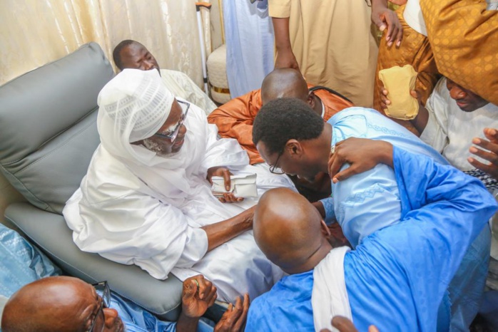 Visite à Touba : Le Khalife général des mourides a prié pour Mamadou Kassé de la SICAP SA Visite à Touba : Le Khalife général des mourides a prié pour Mamadou Kassé de la SICAP SA