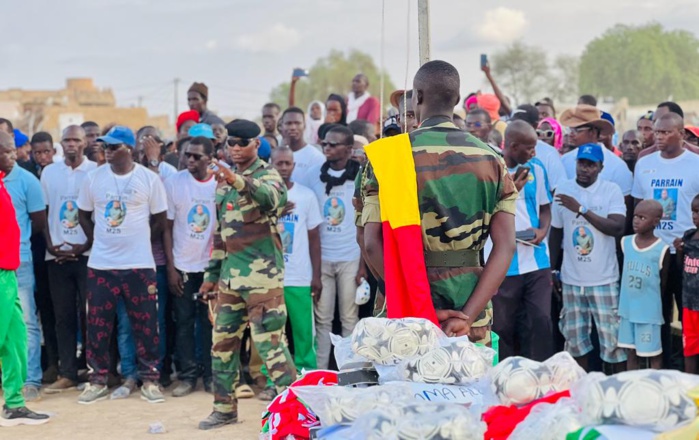 Podor: Mamoudou Seydou Sall parraine la finale de la zone Walo Guédé, gâte la jeunesse et apporte son soutien à Amadou Bâ Podor: Mamoudou Seydou Sall parraine la finale de la zone Walo Guédé, gâte la jeunesse et apporte son soutien à Amadou Bâ