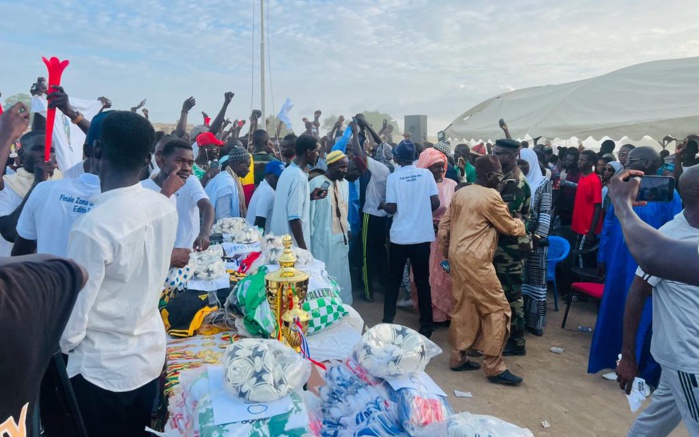 Podor: Mamoudou Seydou Sall parraine la finale de la zone Walo Guédé, gâte la jeunesse et apporte son soutien à Amadou Bâ Podor: Mamoudou Seydou Sall parraine la finale de la zone Walo Guédé, gâte la jeunesse et apporte son soutien à Amadou Bâ