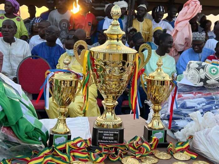 Podor: Mamoudou Seydou Sall parraine la finale de la zone Walo Guédé, gâte la jeunesse et apporte son soutien à Amadou Bâ Podor: Mamoudou Seydou Sall parraine la finale de la zone Walo Guédé, gâte la jeunesse et apporte son soutien à Amadou Bâ