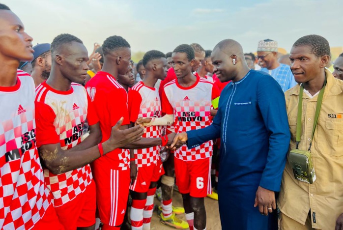 Podor: Mamoudou Seydou Sall parraine la finale de la zone Walo Guédé, gâte la jeunesse et apporte son soutien à Amadou Bâ Podor: Mamoudou Seydou Sall parraine la finale de la zone Walo Guédé, gâte la jeunesse et apporte son soutien à Amadou Bâ