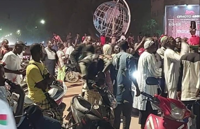 Burkina: manifestation de partisans du président Traoré après des rumeurs de tensions dans l'exécutif Burkina: manifestation de partisans du président Traoré après des rumeurs de tensions dans l'exécutif