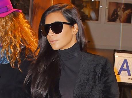 Pourquoi Kim Kardashian a teint ses cheveux en blond