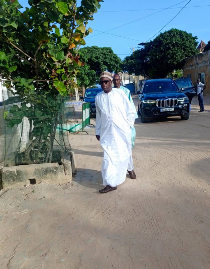 Présidentielle 2024: Le candidat, Amadou Seck, reçu par le khalife de Médina Baye et les autres familles religieuses ( images) Présidentielle 2024: Le candidat, Amadou Seck, reçu par le khalife de Médina Baye et les autres familles religieuses ( images)