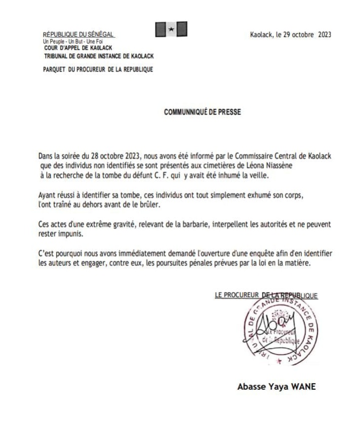 Exhumation du présumé homosexuel à Kaolack: le Procureur ordonne " l'ouverture d'une enquête afin d'identifier les auteurs et d'engager des poursuites pénales" Exhumation du présumé homosexuel à Kaolack: le Procureur ordonne " l'ouverture d'une enquête afin d'identifier les auteurs et d'engager des poursuites pénales"