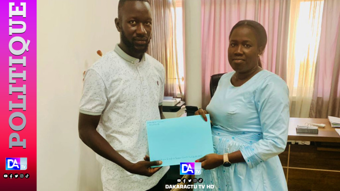 Kaolack : Ibrahima Thiam remet ses parrainages à la déléguée régionale Astou Ndiaye et remercie le ministre Moustapha Bâ pour son soutien aux étudiants Kaolack : Ibrahima Thiam remet ses parrainages à la déléguée régionale Astou Ndiaye et remercie le ministre Moustapha Bâ pour son soutien aux étudiants