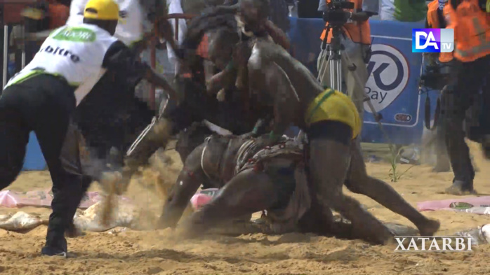Modou Lô, les 22 coups de poings et le mystérieux individu qui a failli créer une catastrophe !