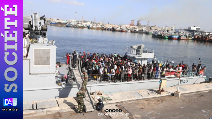 Immigration irrégulière: Le patrouilleur Walo intercepte deux pirogues avec à leurs bords 325 personnes dont 19 femmes et 66 mineurs Immigration irrégulière: Le patrouilleur Walo intercepte deux pirogues avec à leurs bords 325 personnes dont 19 femmes et 66 mineurs