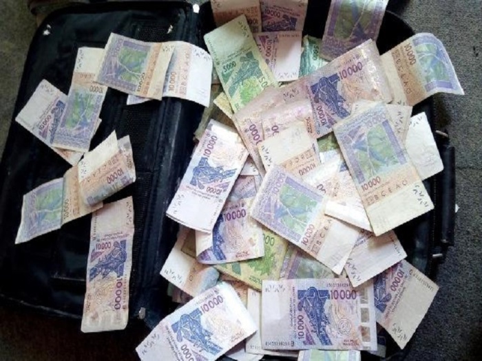 Keur Massar : La gendarmerie met la main sur des billets noirs d'une contre-valeur de 2 milliards francs Cfa Keur Massar : La gendarmerie met la main sur des billets noirs d'une contre-valeur de 2 milliards francs Cfa