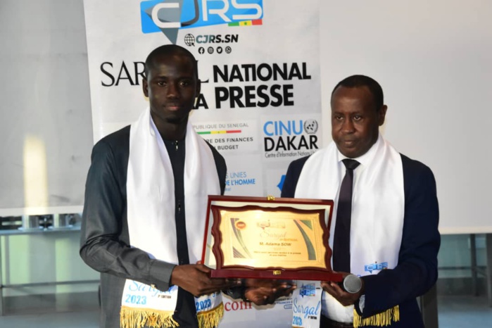 SARGAL DES DOYENS DE LA PRESSE : Adama Sow, un soldat de la presse, honoré par les confrères SARGAL DES DOYENS DE LA PRESSE : Adama Sow, un soldat de la presse, honoré par les confrères