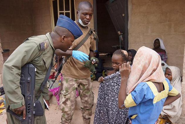 L'armée nigériane libère par centaines des otages