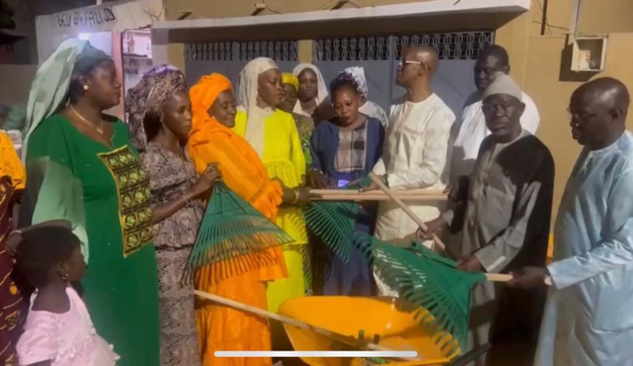 Don de matériel de nettoiement : Moustapha Sow apporte son appui aux groupements de femmes de Kaolack Don de matériel de nettoiement : Moustapha Sow apporte son appui aux groupements de femmes de Kaolack