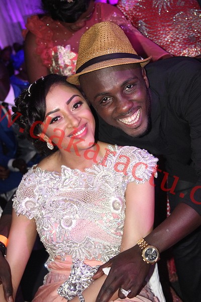 Diner de gala : Sokhna Aidara, la femme de Wally Ballago Seck en compagnie des amis de son mari