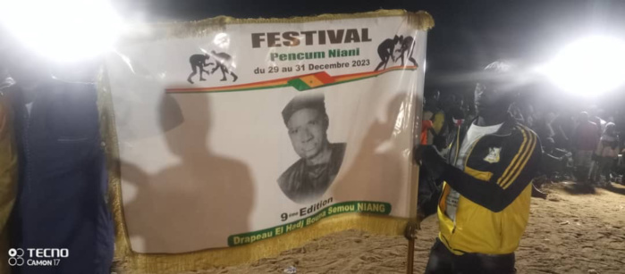 9e édition Pencüm Niani / Gala de lutte : Moon Endose remporte le drapeau Elh Bouna Sémou Niang ! 9e édition Pencüm Niani / Gala de lutte : Moon Endose remporte le drapeau Elh Bouna Sémou Niang !