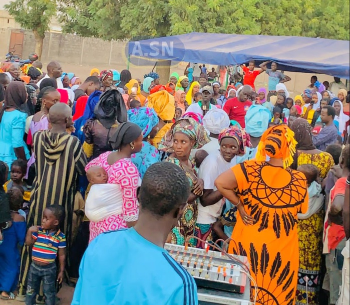 Missirah Wadène: Fanta Sall offre 3 mini-forages aux populations de Taïba Thialène et décroche leur " Oui" en faveur de Amadou Bâ Missirah Wadène: Fanta Sall offre 3 mini-forages aux populations de Taïba Thialène et décroche leur " Oui" en faveur de Amadou Bâ