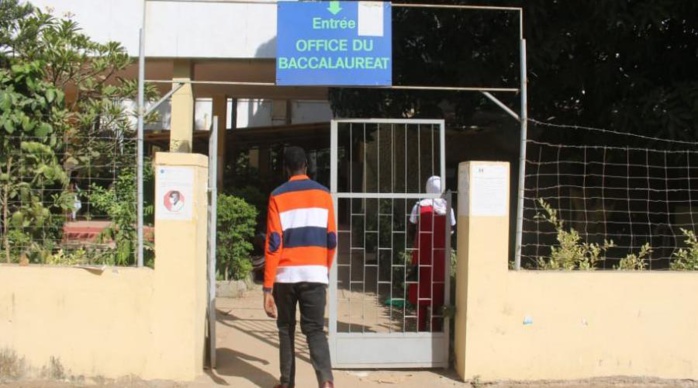 Office du Baccalauréat : Le Pr Sossé Ndiaye remplacé par Cheikh Ahmadou Bamba Guèye Office du Baccalauréat : Le Pr Sossé Ndiaye remplacé par Cheikh Ahmadou Bamba Guèye